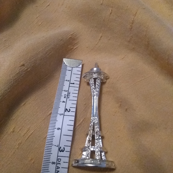 Space Needle Brooch - Picture 6 of 8